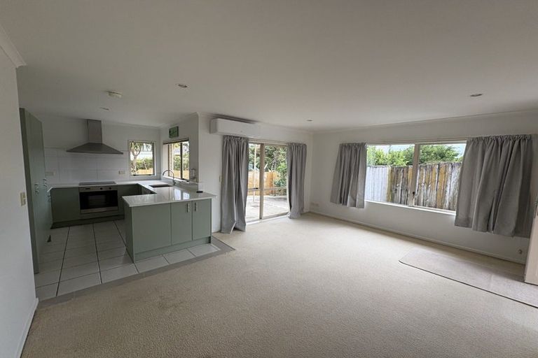 Photo of property in 5a Ocean View Road, Hillcrest, Auckland, 0627