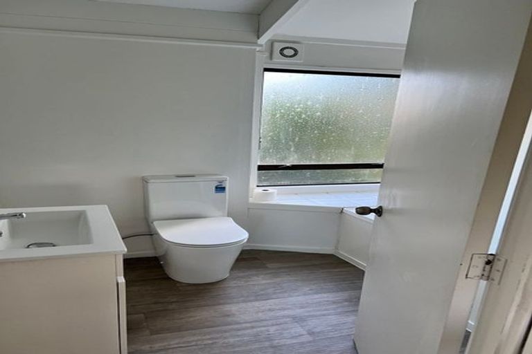 Photo of property in 15 Oreil Avenue, West Harbour, Auckland, 0618