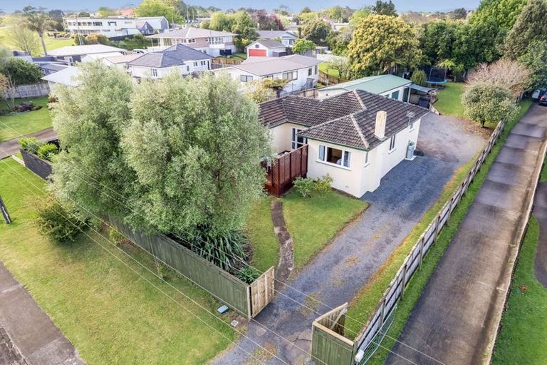 Photo of property in 17 Howden Street, Waiuku, 2123