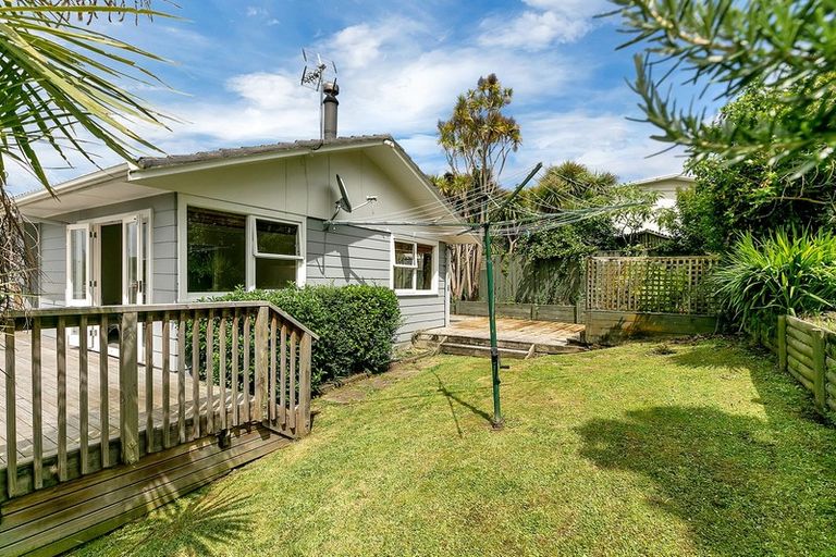 Photo of property in 1/5 Mchardy Place, Glenfield, Auckland, 0627
