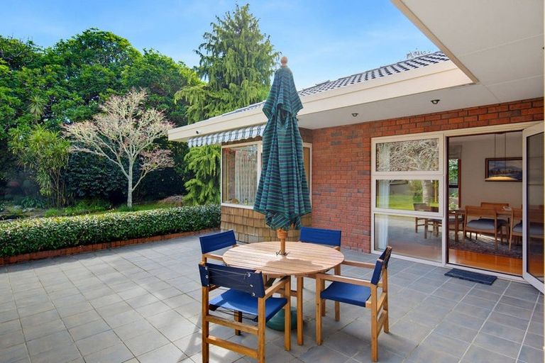 Photo of property in 10 Karaka Grove, Waikanae, 5036