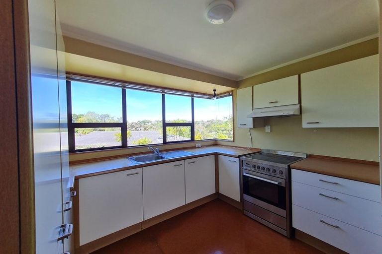 Photo of property in 2/6 Mcquoid Place, Glenfield, Auckland, 0629