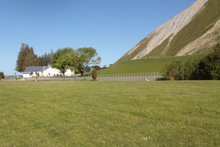 Photo of property in 69 Shoal Beach Road, Aramoana, Omakere, 4271