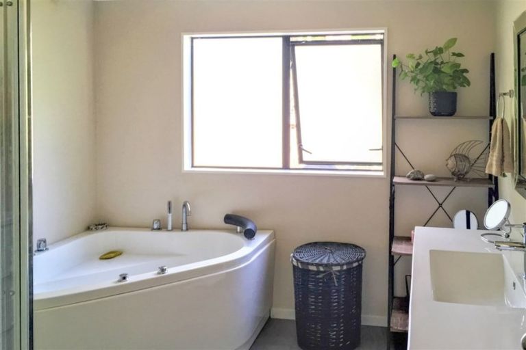 Photo of property in 84 Rigden Road, Opua, 0272