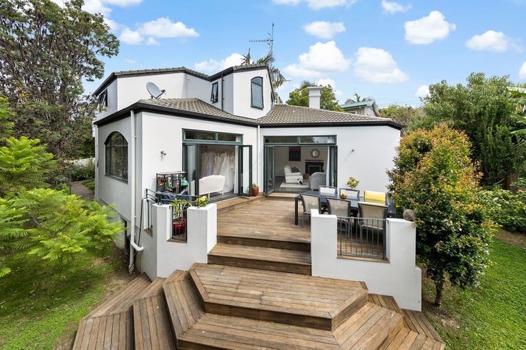 Photo of property in 2/8 Tui Glen Road, Birkenhead, Auckland, 0626