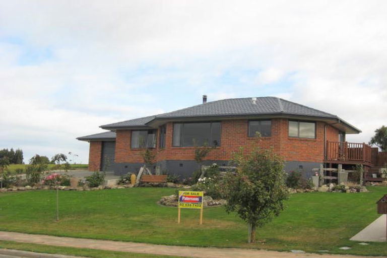 Photo of property in 35 Grove Avenue, Weston, Oamaru, 9401