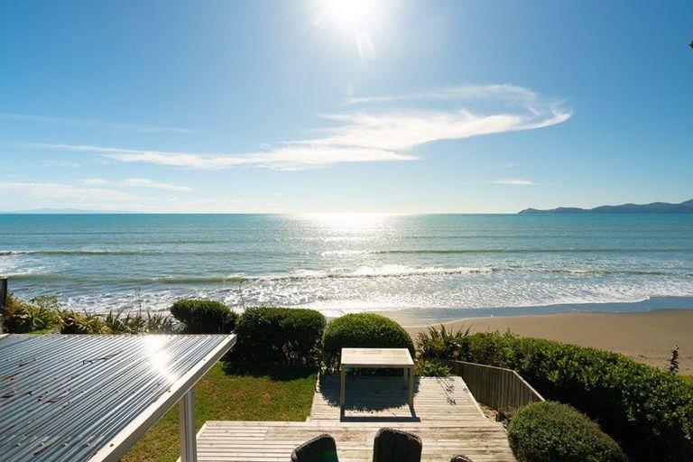 Photo of property in 52 Ames Street, Paekakariki, 5034
