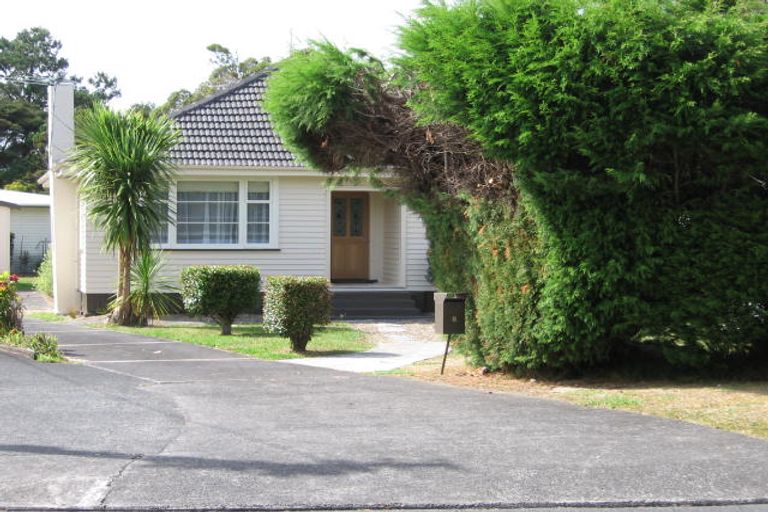 Photo of property in 8 Vardon Road, Green Bay, Auckland, 0604