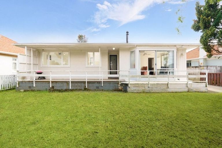Photo of property in 10 Oxford Road, Manurewa, Auckland, 2102