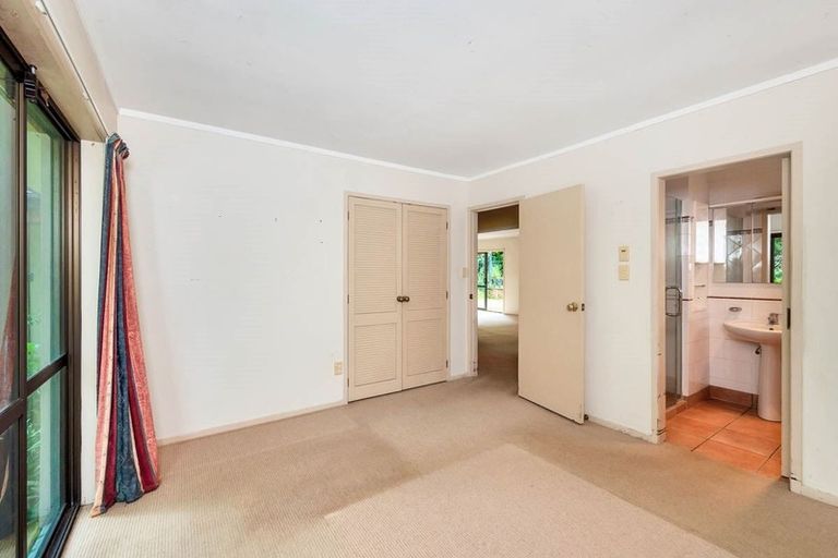 Photo of property in 1 Celina Place, Browns Bay, Auckland, 0630