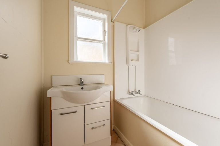 Photo of property in 19 Waiwhetu Road, Waiwhetu, Lower Hutt, 5010