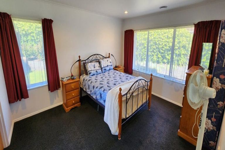 Photo of property in 8 Frank Frethey Place, Highlands Park, New Plymouth, 4312