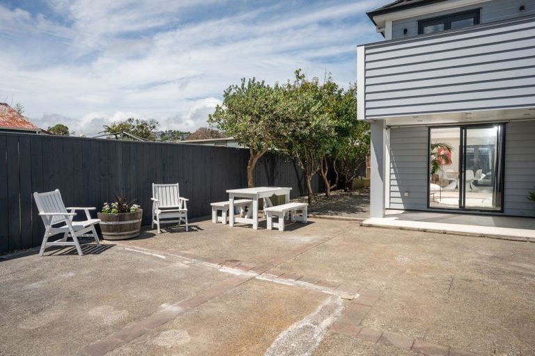 Photo of property in 22a Stone Street, Miramar, Wellington, 6022