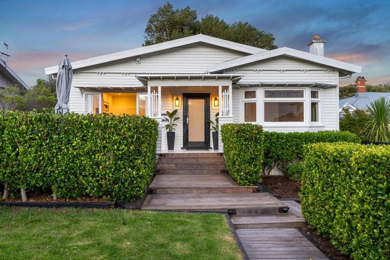 Photo of property in 12 Birkley Road, Bayswater, Auckland, 0622