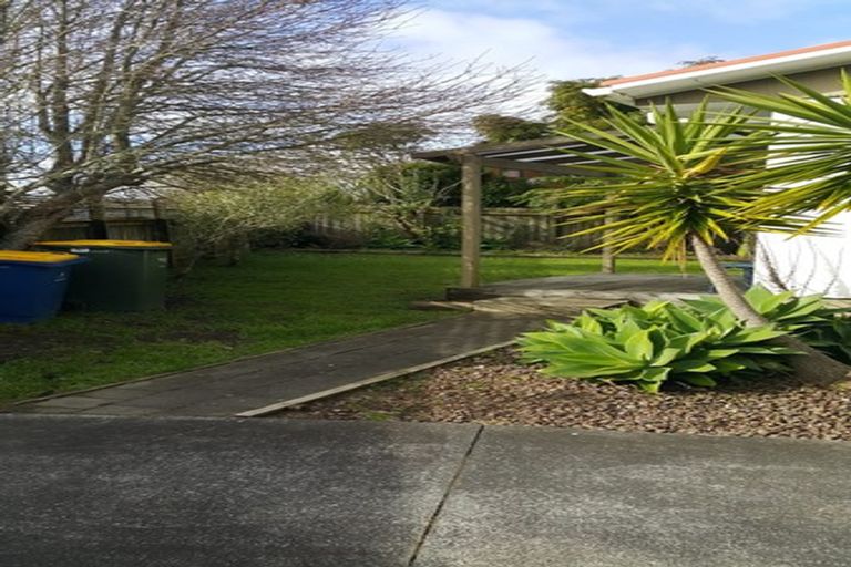 Photo of property in 1/15 Cyril Crescent, West Harbour, Auckland, 0618