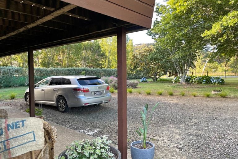 Photo of property in 110 Te Henga Road, Waitakere, Henderson, 0781