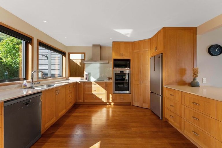 Photo of property in 8 Whakamoenga Point, Acacia Bay, Taupo, 3385