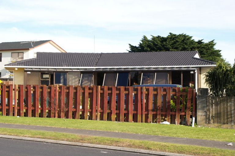 Photo of property in 4 Chelburn Crescent, Mangere East, Auckland, 2024