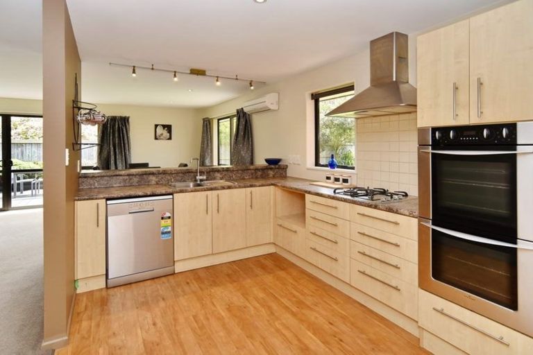 Photo of property in 12 Taunton Place, Rangiora, 7400