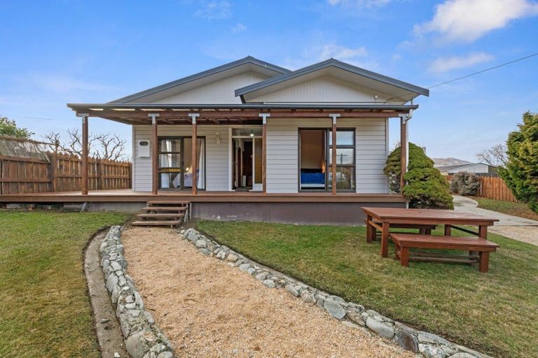Photo of property in 18 Bowen Street, Kurow, 9435