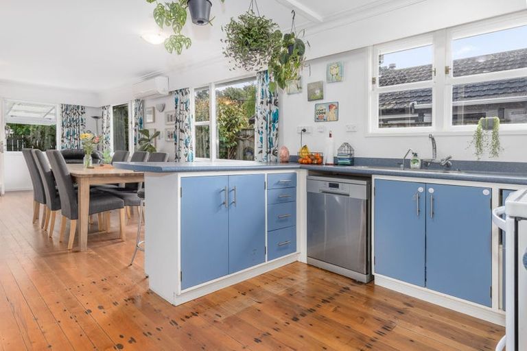 Photo of property in 105 Leinster Avenue, Raumati South, Paraparaumu, 5032