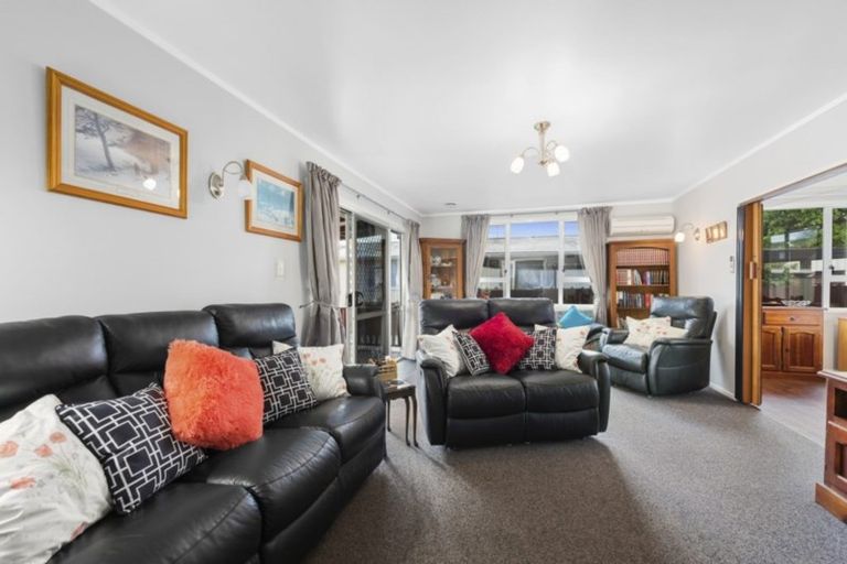 Photo of property in 90 California Drive, Totara Park, Upper Hutt, 5018