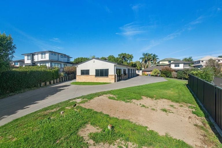 Photo of property in 8 Burgundy Park Avenue, Henderson, Auckland, 0612