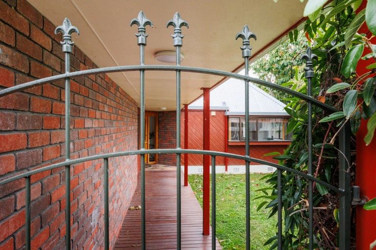 Photo of property in 2 Montgomery Terrace, Hokowhitu, Palmerston North, 4410