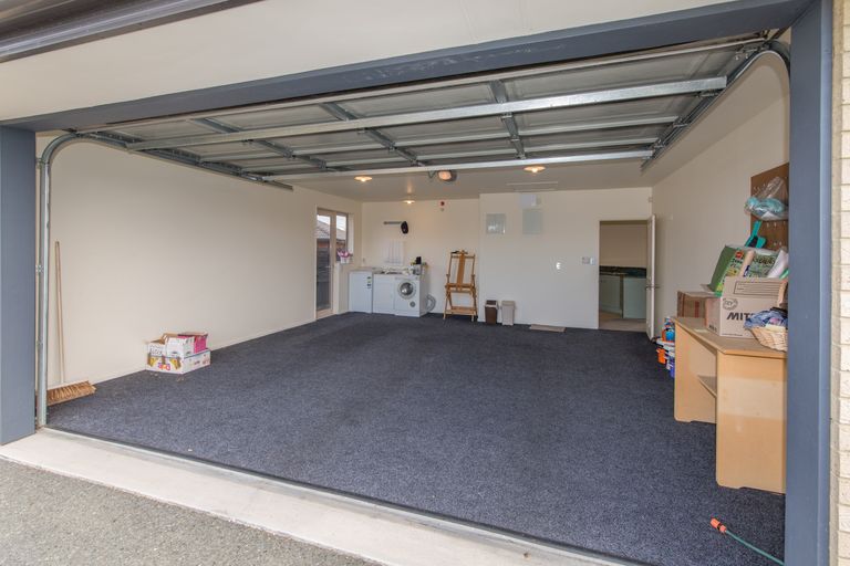 Photo of property in 15 Calvandra Grove, Rangiora, 7400