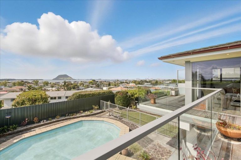 Photo of property in 13 Tirinui Crest Road, Otumoetai, Tauranga, 3110