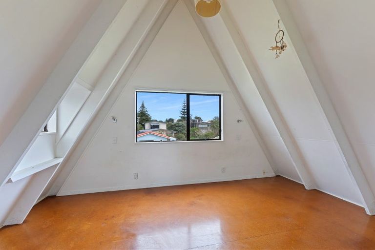 Photo of property in 5 William Street, Waikanae Beach, Waikanae, 5036