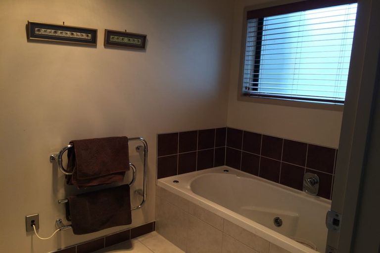 Photo of property in 12 Ysabel Crescent, The Gardens, Auckland, 2105