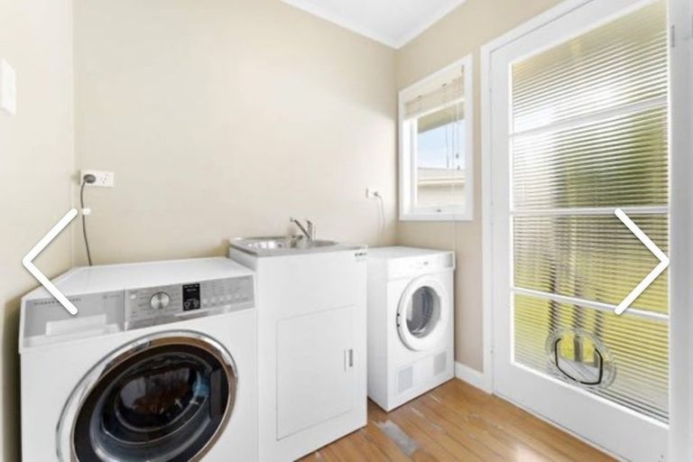 Photo of property in 33 Covil Avenue, Te Atatu South, Auckland, 0610