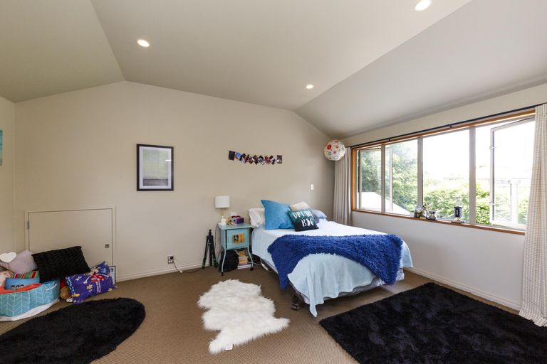 Photo of property in 2 Pastoral Lane, Hokowhitu, Palmerston North, 4410