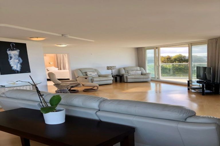 Photo of property in 2/90 Kitchener Road, Milford, Auckland, 0620