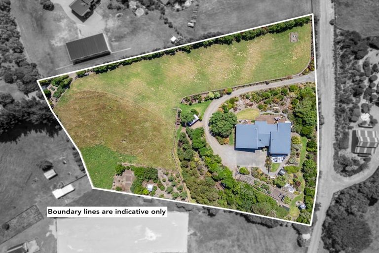Photo of property in 52 Harakeke Road, Te Horo, Otaki, 5581