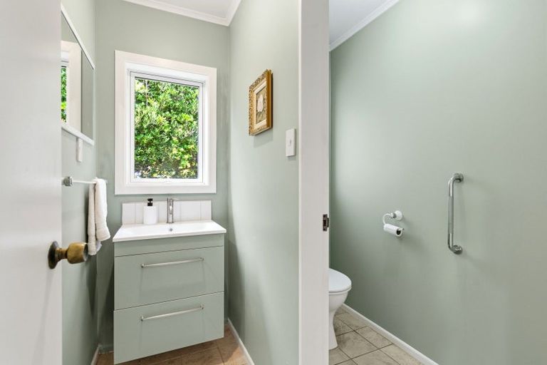 Photo of property in 34 Ranui Crescent, Khandallah, Wellington, 6035