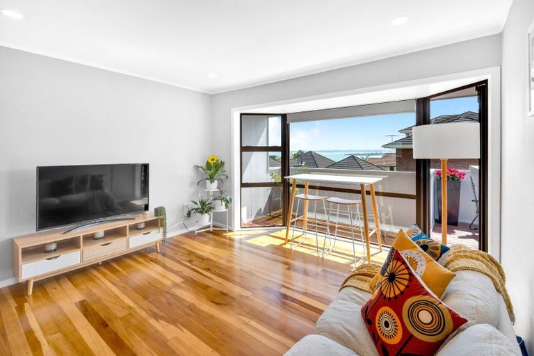 Photo of property in 1/180 Sandspit Road, Shelly Park, Auckland, 2014