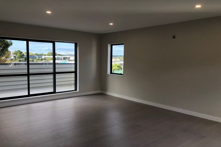 Photo of property in 10c Woodall Place, Totara Vale, Auckland, 0627