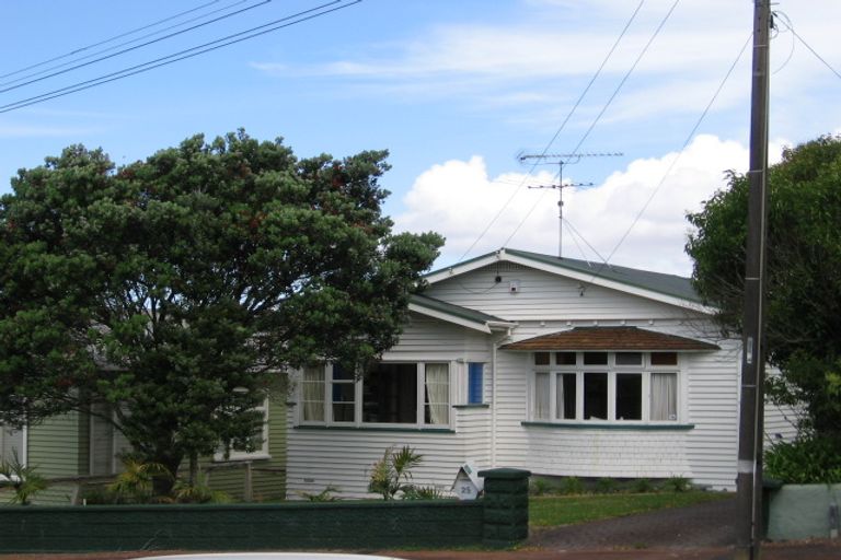 Photo of property in 25 Seacombe Road, Point Chevalier, Auckland, 1022