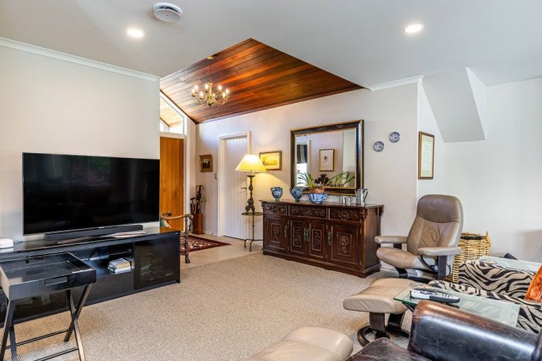 Photo of property in 10 Glentui Place, Waikawa, Picton, 7220