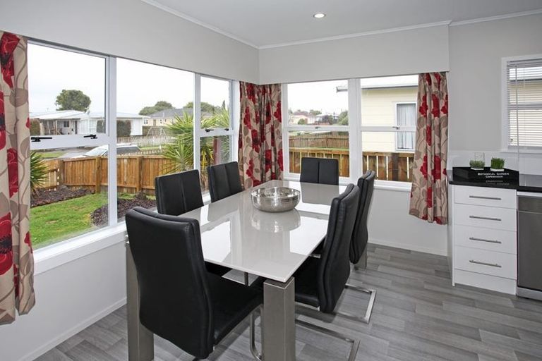 Photo of property in 14 Lucca Crescent, Flat Bush, Auckland, 2019