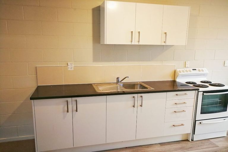 Photo of property in 1 Hinekohu Street, New Lynn, Auckland, 0600