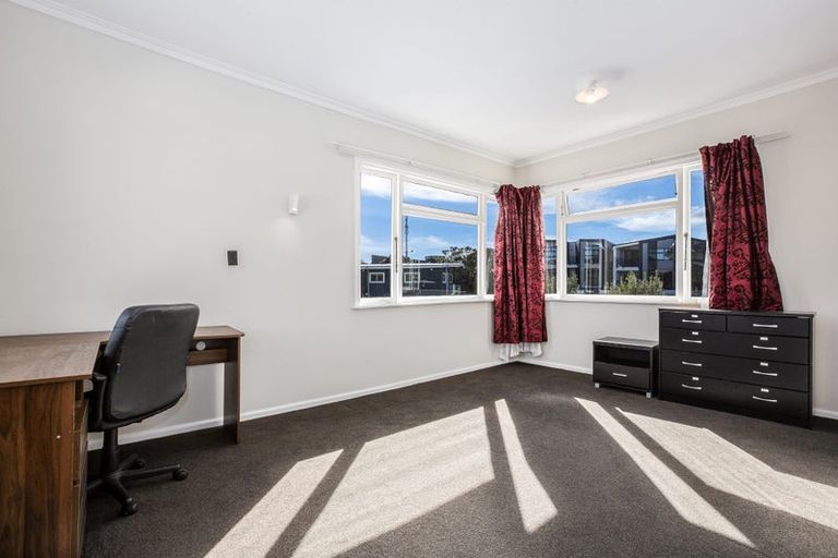 Photo of property in 2/199 Newlands Road, Newlands, Wellington, 6037