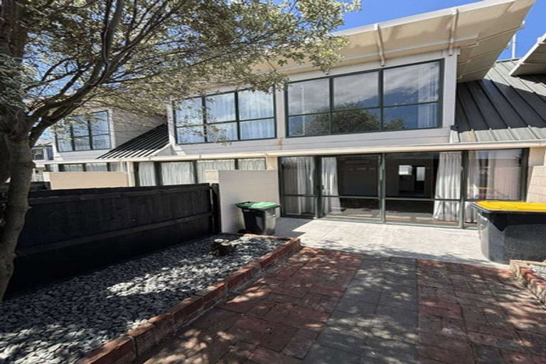Photo of property in 2/86 Picton Avenue, Riccarton, Christchurch, 8011