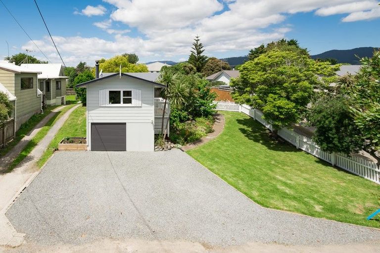 Photo of property in 100 Matatua Road, Raumati Beach, Paraparaumu, 5032