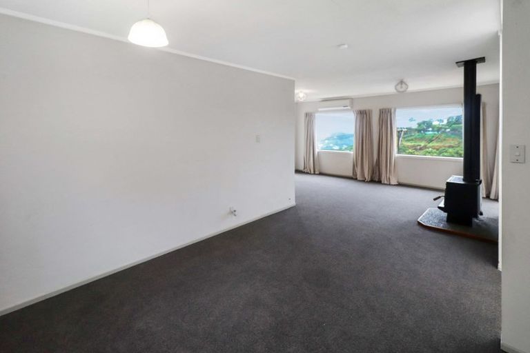 Photo of property in 5 Houghton Bay Road, Houghton Bay, Wellington, 6023
