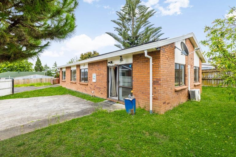 Photo of property in 3/11 Anglers Way, Wattle Downs, Auckland, 2102