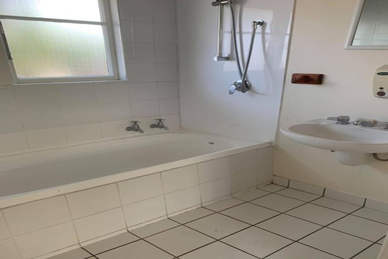 Photo of property in 18 Avonhead Road, Avonhead, Christchurch, 8042