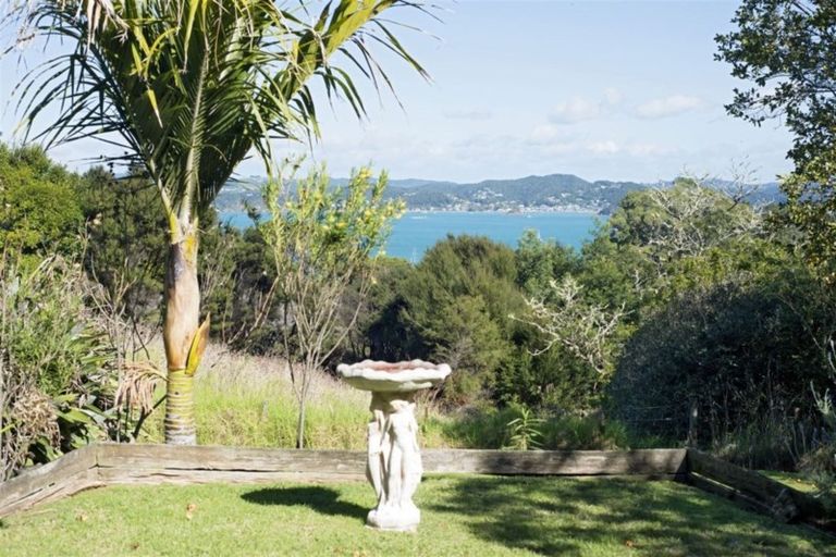 Photo of property in 19 James Street, Russell, 0202